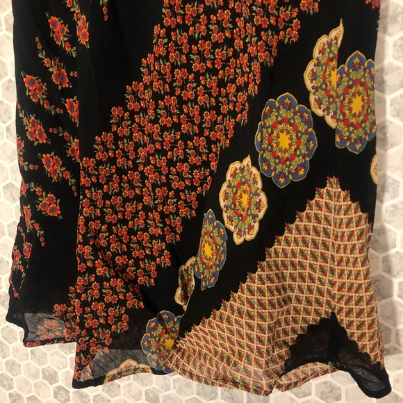 Amorose Women’s Patterned Skirt - Picture 3 of 7